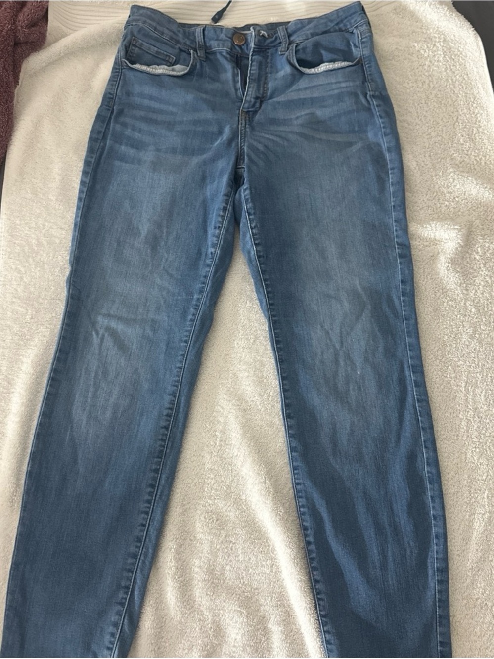 SO Women's Skinny Jeans in Medium Blue Wash